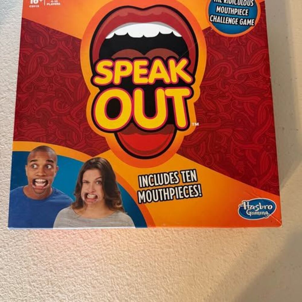 Hasbro Gaming Speak Out Board Game